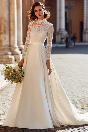 Ivoire Une Ligne Manches Longues Col Haut Balayage Train Robe de mariée avec dentelle